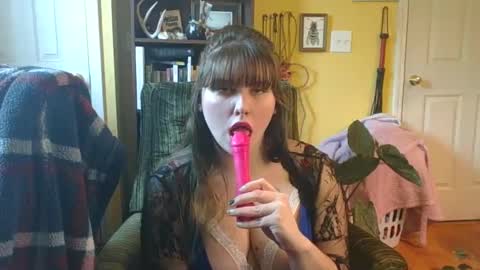 Snapshot of kaytiebird96 chatting on December 16, 7:21 pm Katie Bird online show from December 16, 7:21 pm