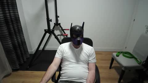 Neon online show from March 9, 7:29 pm