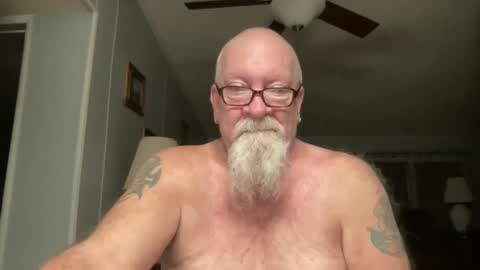 Snapshot of kcbace61760 chatting on December 8, 6:11 am kcbace61760 online show from December 8, 6:11 am