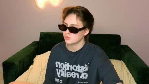 Snapshot of kebesheska chatting on March 9, 8:24 pm Seb Polly Roxy Jonny online show from March 9, 8:24 pm