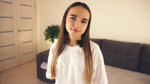 Snapshot of keeleyreineck chatting on May 10, 7:02 am Nika online show from May 10, 7:02 am