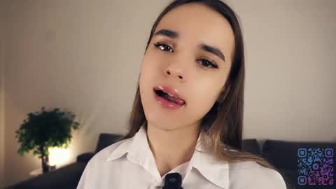 Snapshot of keeleyreineck chatting on May 14, 5:58 am Nika online show from May 14, 5:58 am