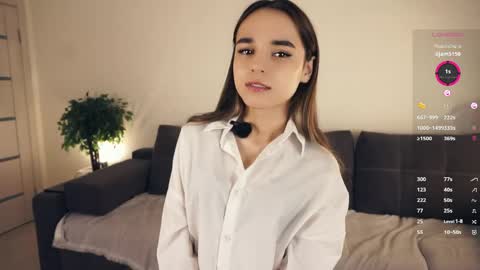 Snapshot of keeleyreineck chatting on May 15, 5:36 am Nika online show from May 15, 5:36 am