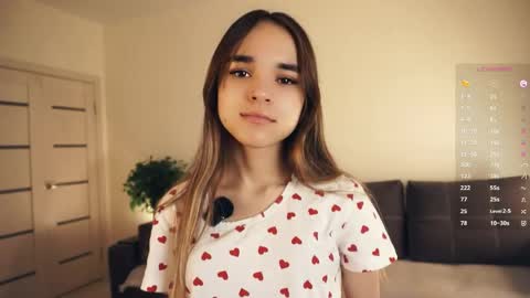 Snapshot of keeleyreineck chatting on May 17, 6:33 am Nika online show from May 17, 6:33 am