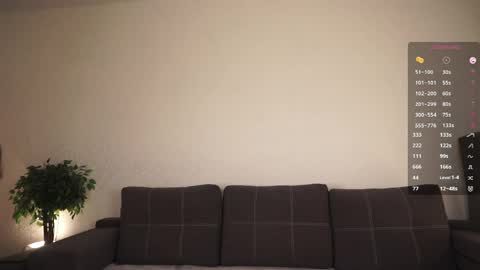 Snapshot of keeleyreineck chatting on May 26, 6:53 am Nika online show from May 26, 6:53 am