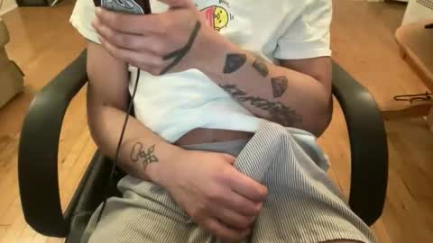 Keesey23 online show from January 19, 12:58 am