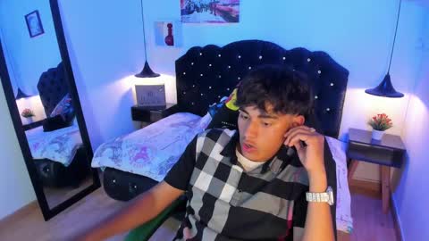 Snapshot of keevin_cross_ chatting on March 7, 5:06 pm Keevin online show from March 7, 5:06 pm