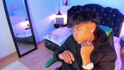 Snapshot of keevin_cross_ chatting on March 8, 12:52 pm Keevin online show from March 8, 12:52 pm