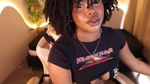 Kehlannis online show from October 2, 8:49 pm