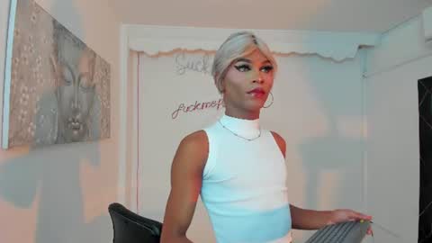 Snapshot of keila_mendoza chatting on June 28, 9:54 pm Keila online show from June 28, 9:54 pm