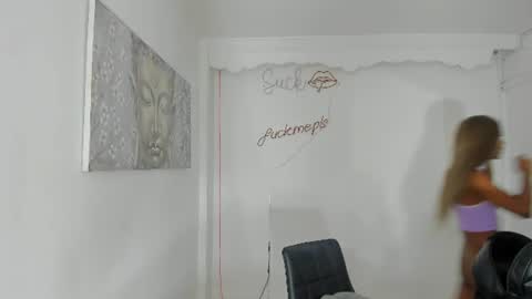 Snapshot of keila_mendoza chatting on June 30, 9:38 pm Keila online show from June 30, 9:38 pm