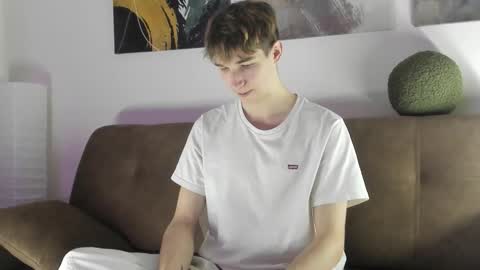 Snapshot of keithcozart1337 chatting on October 18, 3:35 pm Mark online show from October 18, 3:35 pm