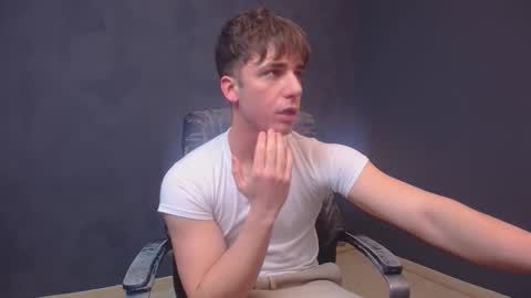 Snapshot of kellenwest chatting on December 17, 11:16 am KellenWest online show from December 17, 11:16 am