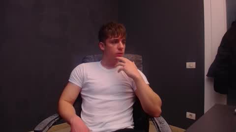 Snapshot of kellenwest chatting on December 18, 11:16 am KellenWest online show from December 18, 11:16 am