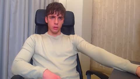 Snapshot of kellenwest chatting on December 22, 10:12 am KellenWest online show from December 22, 10:12 am