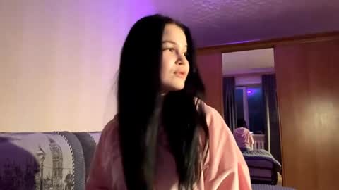 Snapshot of kelligosda chatting on March 30, 3:46 pm Bella online show from March 30, 3:46 pm