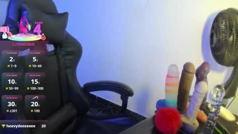 Snapshot of kelly_haze chatting on February 21, 3:51 am kelly Win my heart - give me a gift haha love giftsF online show from February 21, 3:51 am