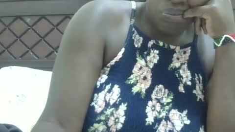 Snapshot of kelly_jones9 chatting on June 15, 1:35 pm kelly_jones9 online show from June 15, 1:35 pm