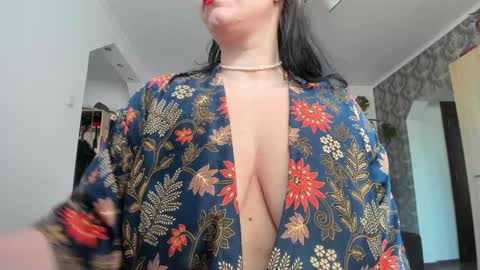 Snapshot of kellymorgan_ chatting on February 7, 12:28 pm Monday - Friday 08 am - 3 pm GMT 3 online show from February 7, 12:28 pm