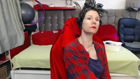 kelly online show from October 27, 10:41 am