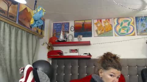 kelly online show from February 12, 10:38 pm