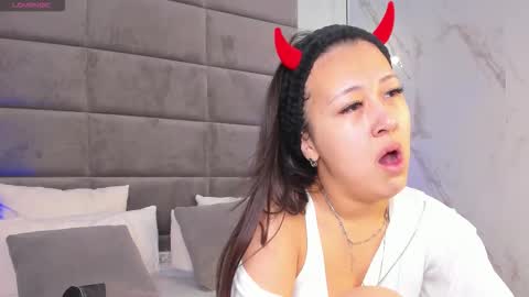 kellyy_bern online show from November 28, 12:35 am