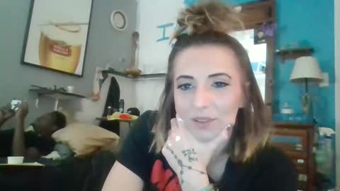 Snapshot of kellyy_marieee13 chatting on May 1, 6:18 am kellyy_marieee13 online show from May 1, 6:18 am