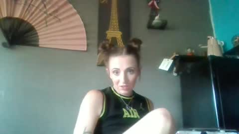 Snapshot of kellyy_marieee13 chatting on June 19, 1:37 pm kellyy_marieee13 online show from June 19, 1:37 pm