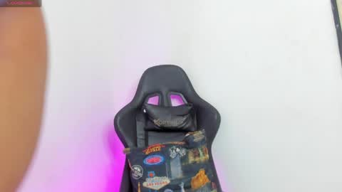 kelsi_steele online show from April 4, 2:54 am