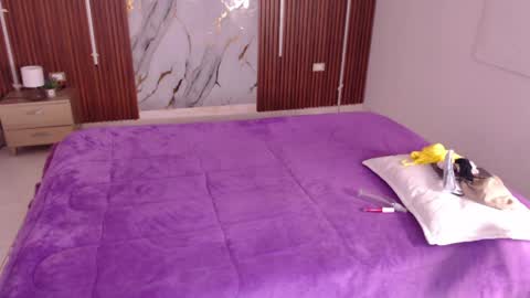 Snapshot of kelsiee_hills chatting on March 1, 11:56 am Samanta online show from March 1, 11:56 am