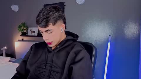   online show from October 11, 11:53 am