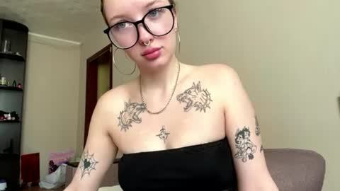 Snapshot of kenafetner chatting on July 16, 9:48 am Mia online show from July 16, 9:48 am