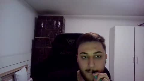 Snapshot of kenan_10 chatting on May 4, 12:39 am kenan online show from May 4, 12:39 am