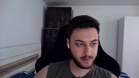 Snapshot of kenan_10 chatting on May 6, 12:21 pm kenan online show from May 6, 12:21 pm
