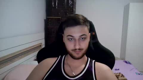 Snapshot of kenan_10 chatting on May 14, 9:43 pm kenan online show from May 14, 9:43 pm