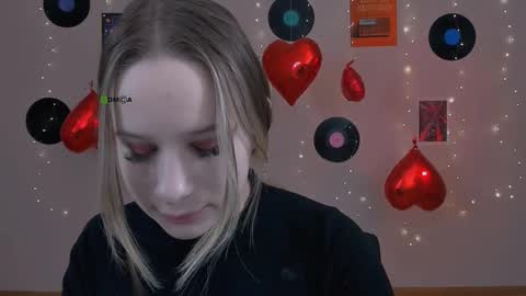 Snapshot of kendal_blow chatting on February 13, 9:22 pm Sweet Kendal online show from February 13, 9:22 pm