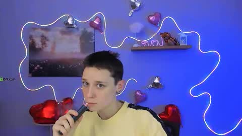 Snapshot of kendal_blow chatting on February 17, 9:06 am Sweet Kendal online show from February 17, 9:06 am