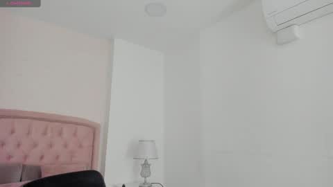 Kendall online show from September 21, 5:09 am