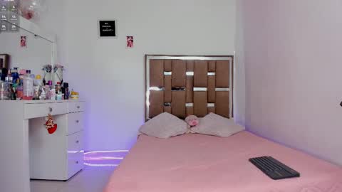 Kendall ewers online show from November 29, 11:19 pm