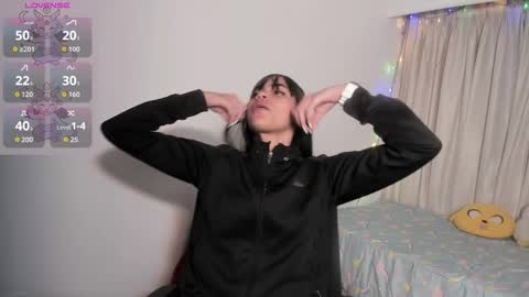 Snapshot of kendall_hernandez chatting on February 23, 2:25 pm Kendall online show from February 23, 2:25 pm