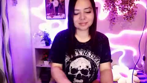 Snapshot of kendall_snow chatting on July 7, 7:18 pm kendall_snow online show from July 7, 7:18 pm
