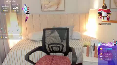 Snapshot of kendallqueenn chatting on February 14, 11:20 pm Kendall online show from February 14, 11:20 pm