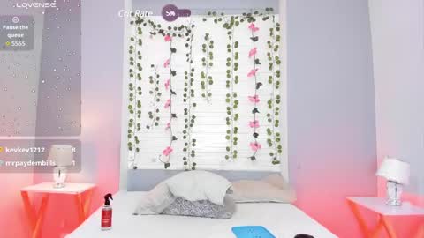 Snapshot of kendallrosse1 chatting on December 19, 3:52 pm Kendal online show from December 19, 3:52 pm