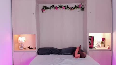 Snapshot of kendallrosse1 chatting on September 23, 12:30 pm Kendal online show from September 23, 12:30 pm