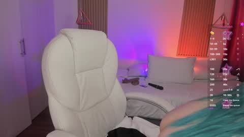 Kendall  online show from November 8, 5:56 pm