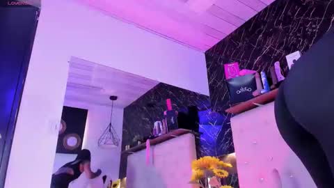 Kendall online show from March 25, 2:12 pm