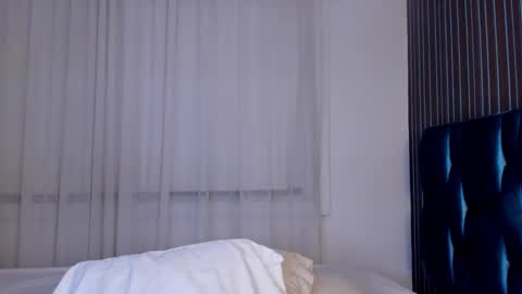 Kendal online show from December 16, 5:12 am