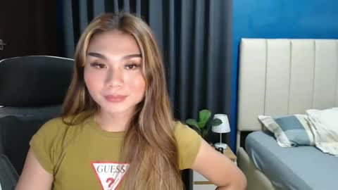 kendixglossy online show from April 6, 10:38 am