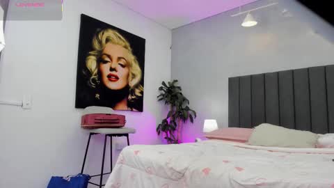 Kendra London online show from March 26, 11:16 am