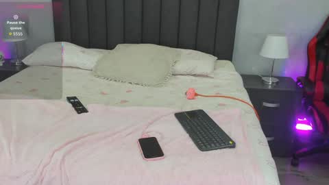 Kendra London online show from April 14, 11:05 am